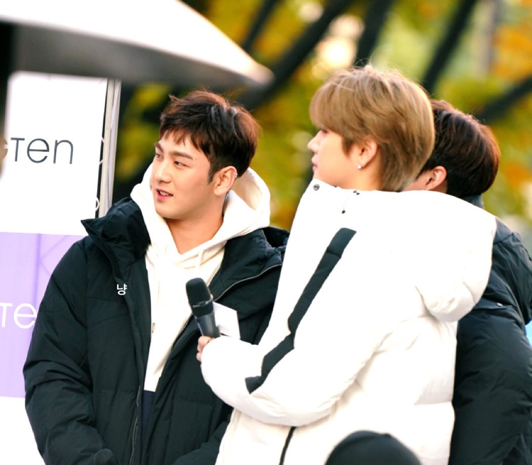 181103 행텐 팬싸인회 백호 프리뷰
가을빛 받아서 어찌나 예쁜지❣️