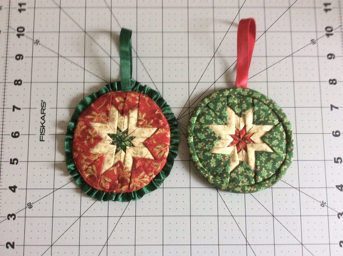 #Christmas is coming. Why not have a go at making these #SomersetStar #origami ornaments. check out the #blogs on @QuiltersUnited for the instructions and other #fabulous ideas #Xmas #quickmakes #sewingisfun @Carol_lorac11