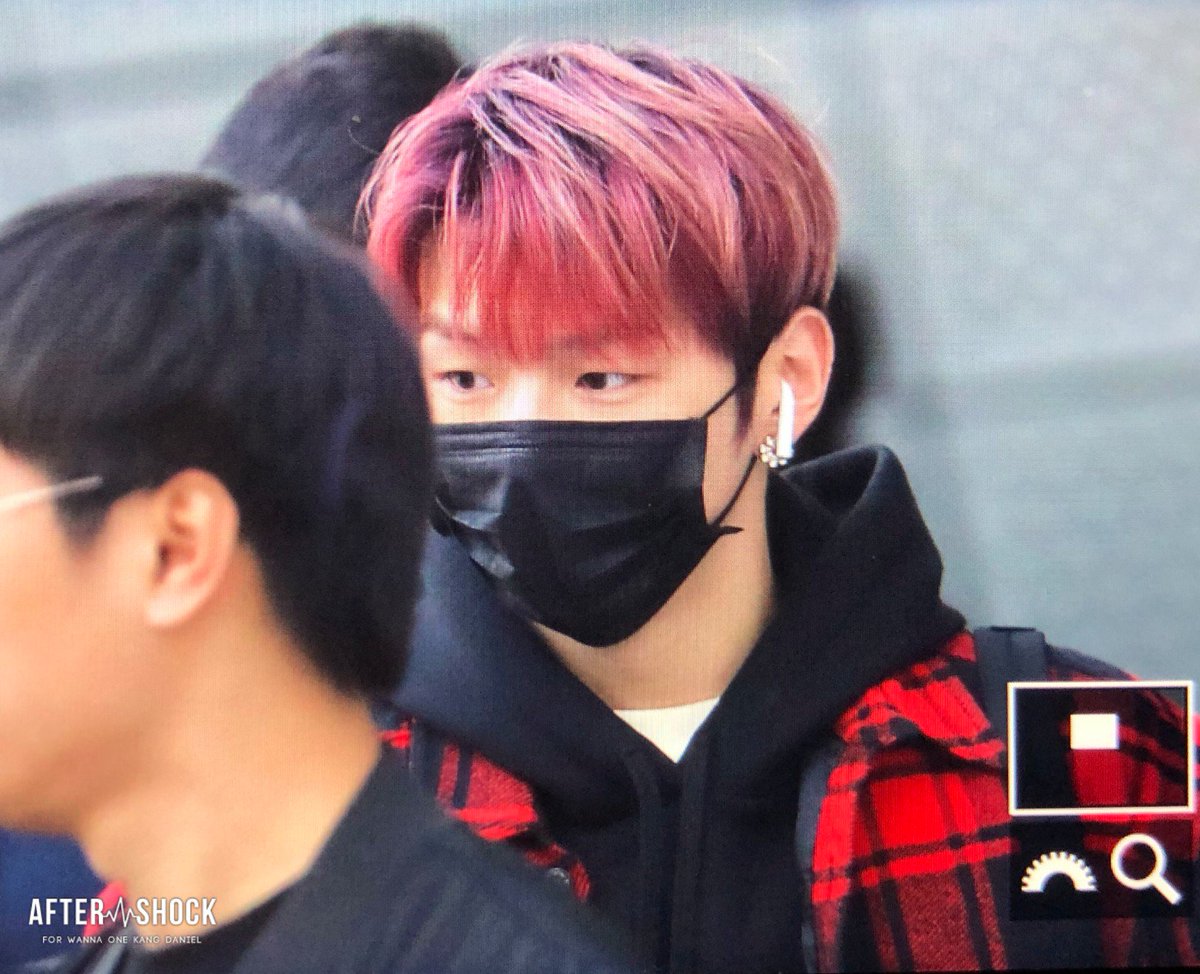 aftershock1210's tweet photo. 181103 퇴근 

수고해써👋👋
머리예뿌다😭😭

#Wannaone #워너원 #강다니엘 https://t.co/hCVr7I5gYw