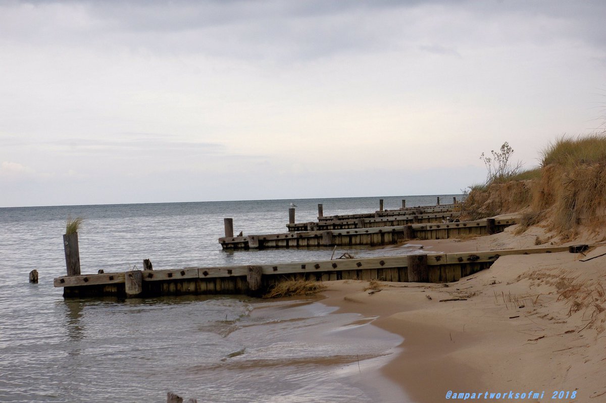 AMPartworksofMI's tweet photo. Ludington State Park| Michigan Beaches ⛱🐚⛵️⚓️☁️🍂🍁 | #muskegon #michigan #photography #ampartworksofmi #october #fall #seasons #water #sanddunes #PureMichigan #lakeshore #westmichigan #madeinmichigan #naturalbeauty #footprints #HappySaturday #scenic #mittenstate #VisitMI ❤️✨ https://t.co/KJxSCEapl7
