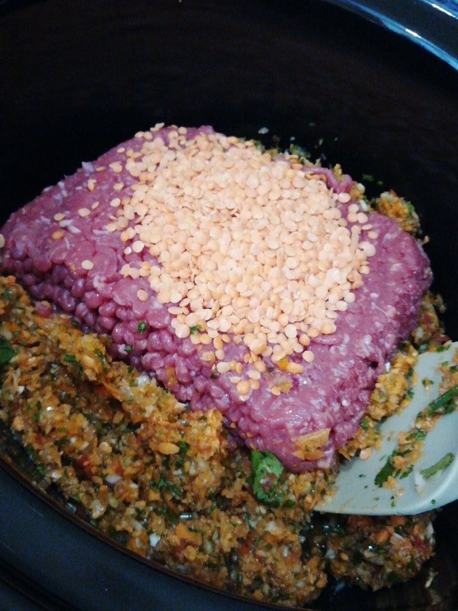 Lasagne tonight, lots of hidden vegetables and fibre - food process them first and slow cook the lot to make the bolognese sauce - the kids won't even notice 😉
