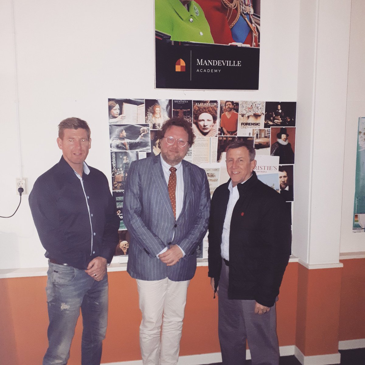 MandevilleAC's tweet image. Yours truly en 2 special agents vd FBI. Start vd samenwerking tussen Mandeville en de FBI om de verrader van Anne Frank te achterhalen. #Gouda #ColdCase #ForensicStatistics #ForensicLinguïstics