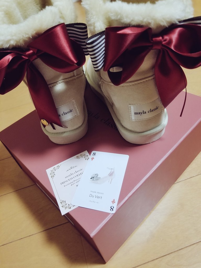 念願のスノちゃんが届きましたの💕リボンのcolorを悩んだけど、赤にして正解😆
大好きなwinecolorだった😚💕
もこもこ、ふわふわで早く履きたいな😚
#マイラクラシック
#maylaclassic
#ムートンブーツ
#リボン
#suno