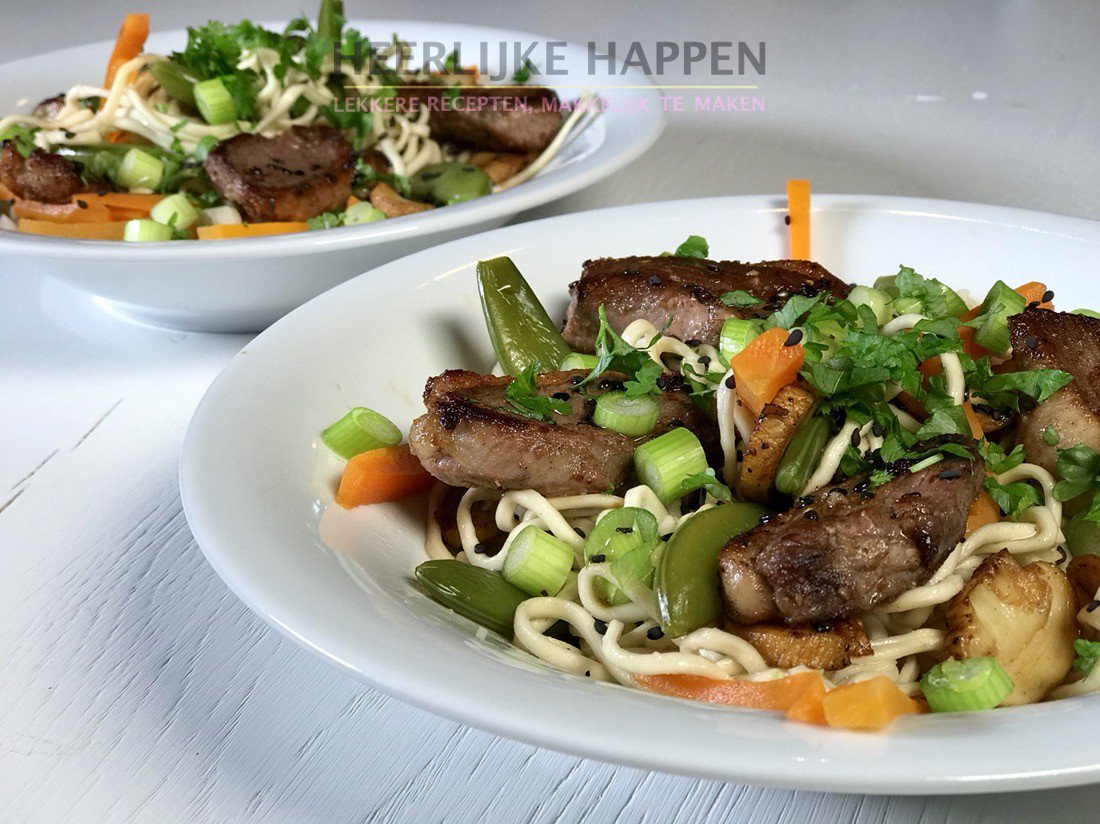 HeerlijkHappen's tweet photo. Noedelsalade met eendenborstfilet #Eendeborst #sojasaus #Sugarsnaps https://t.co/ck91oLdAa1 https://t.co/JPxkBXmg9V