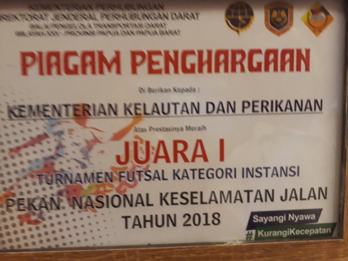 BPPSDMPKPSORONG's tweet photo. 03 11 2018
Juara I Futsal yg diselenggarakan Dirjen Hub Darat Kementerian Perhubungan,; Tim KKP menerima hadiah.. Alhamdulillah 👌🙏🏻🙏🏻
#Kerja3ersama @kkpgoid @brsdm_kp @SenyumAisyah @ali_ulath @ASuruwaky https://t.co/By2Hw7kYE2