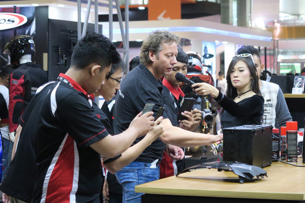 TDR_RACING's tweet photo. High Performance Maintenance Solutions by #TDR VROOAM. Presentation by Mr.Bas and Mr.Andy from TDR #VROOAM management.
.
Experience more High Performance Lifestyle with us at Main Hall Booth #3, Assembly Hall - Jakarta Convention Center.
.
#HighPerformanceZone https://t.co/YyvCIPHPhB