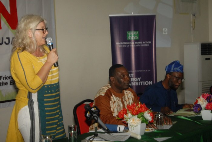 PRESSE: Les groupes membres de <a href="/FoEint/">Friends of the Earth International</a> se joignent à <a href="/ERAFoEN1/">ERA/FoEN</a> pour appeler les gouvernements africains à aller au-delà du pétrole et à éliminer tous les combustibles fossiles, protéger et restaurer les écosystèmes dégradés. 
environewsnigeria.com/era-global-all…