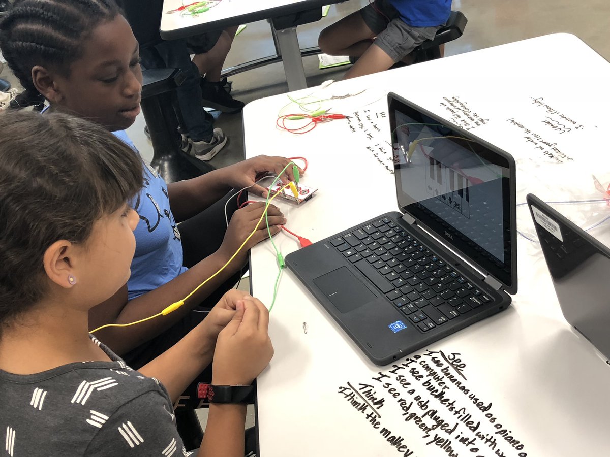 mlopezsunny's tweet photo. @aimee_cisneros1 facilitating the students’ learning using #makeymakey. Pretty awesome watiching them use the #scienceengineeringpractices @MuraokaCVESD https://t.co/17UBgTKP4I