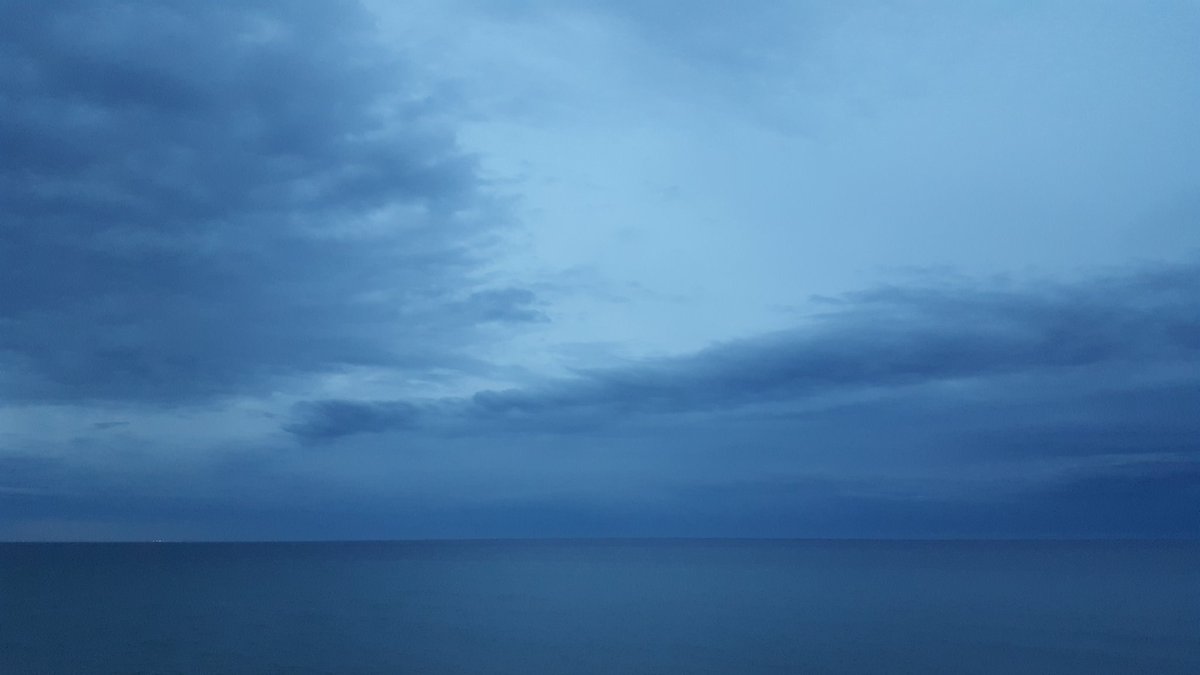 gmaddal3's tweet photo. #Termoli variazioni sul #blu. #beong as #communication https://t.co/XUvv2AtbPA