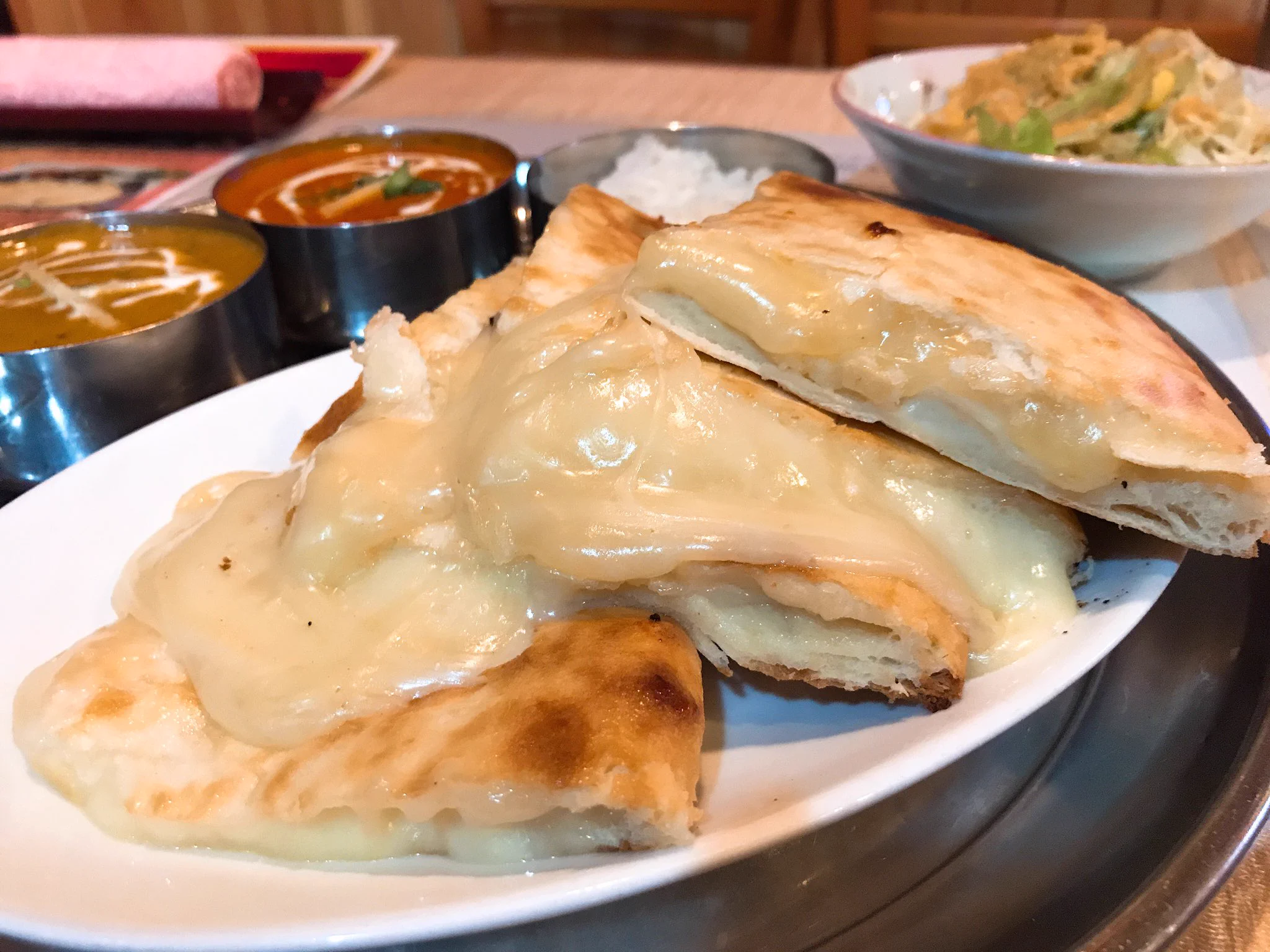 チーズテロだｗｗｗナンから溢れでるチーズが滝みたいｗｗｗ