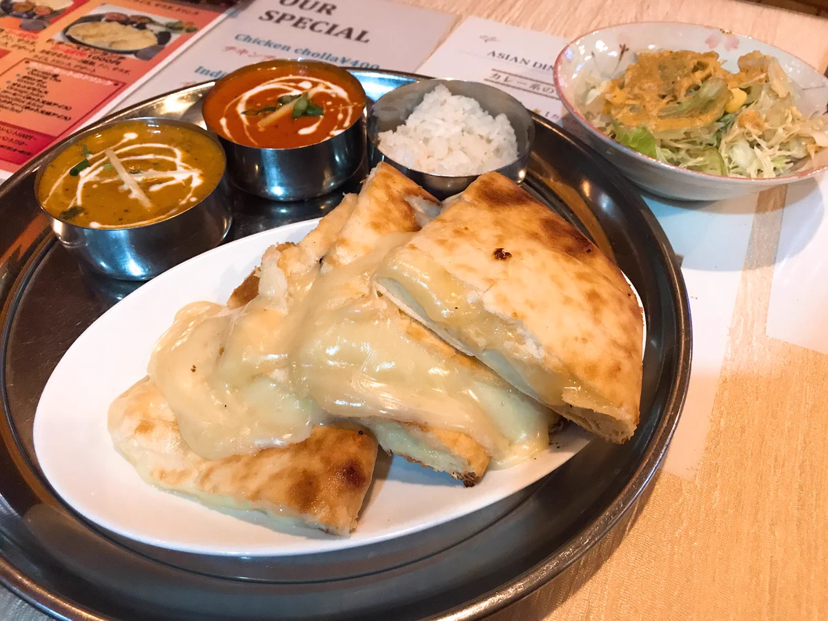 チーズテロだｗｗｗナンから溢れでるチーズが滝みたいｗｗｗ