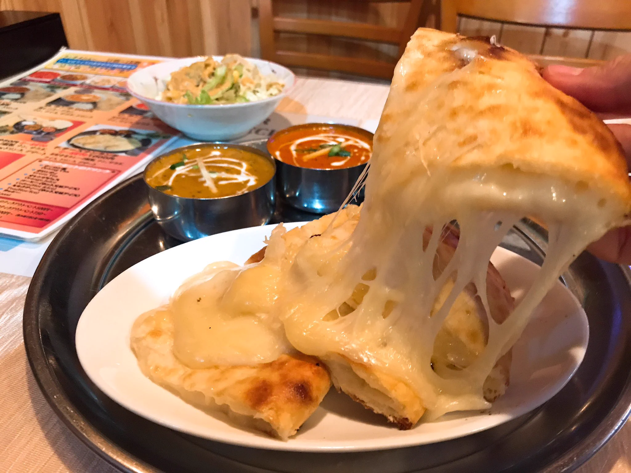 チーズテロだｗｗｗナンから溢れでるチーズが滝みたいｗｗｗ