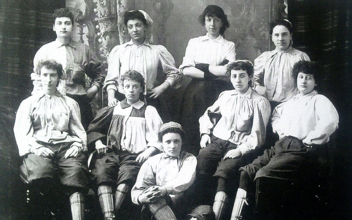 BatonAwards's tweet photo. The important story of #EmmaClarke : Britain's first black female footballer https://t.co/yUqvzwOaLx @HelloMoore @Telegraph https://t.co/xIHXY1Uss1