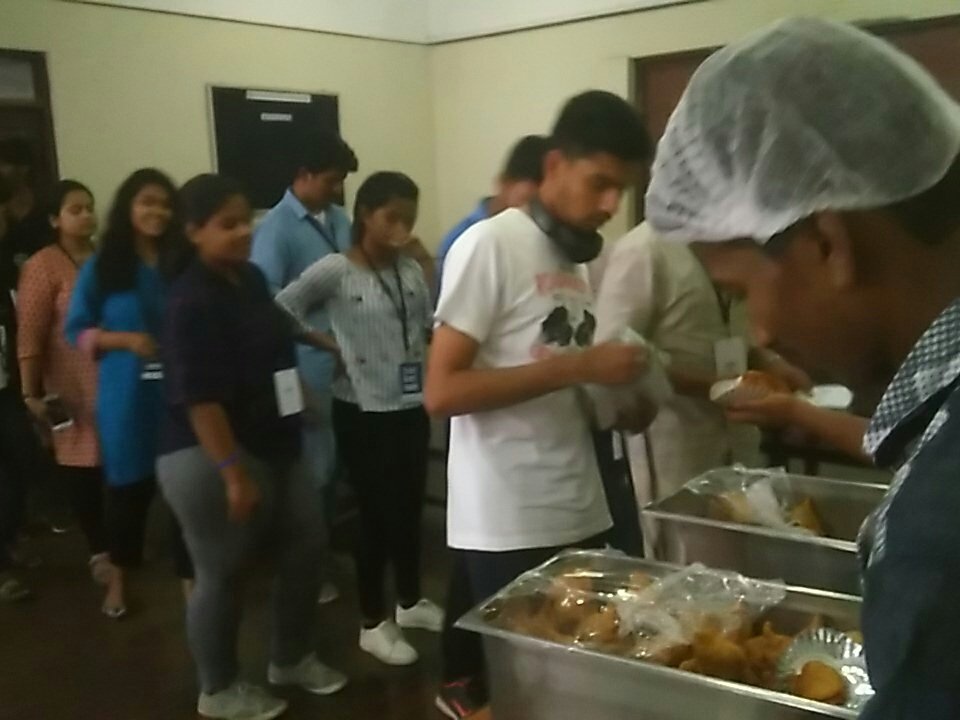 shubham3013's tweet image. #getSetHack @ingeniushack  snacks time :p