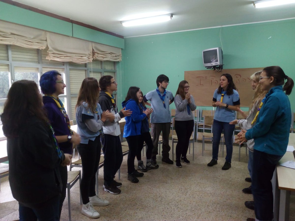 ¡#ForoRoverAsturias! 

Éste puente nuestros Rovers trabajaron las mesas #DejateVer para visibilizar el Escultismo y la de reestructuración para crear el reglamento del Foro. Además elegirán ahora a sus  representantes! #ScoutAstur