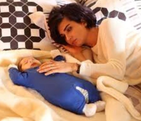 AngeliBykstn1's tweet photo. Amo esta foto la hermosa #Sűhan con el pequeño #Zaffer #CesurveGüzel 😍😍 #TubaBüyüküstün https://t.co/kqK8Ig162z