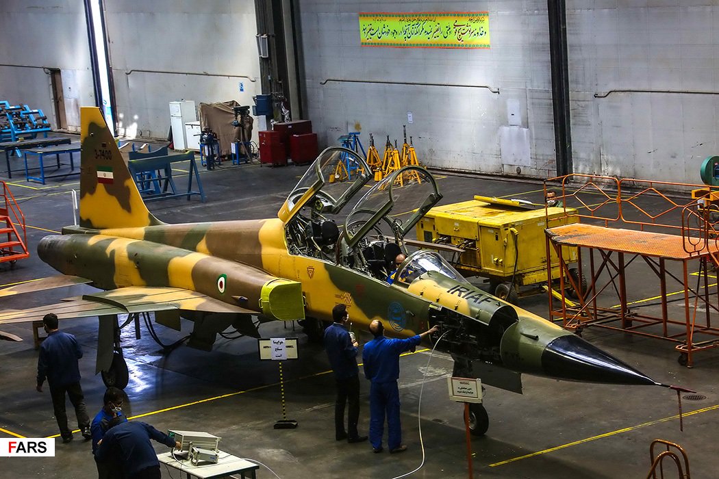 RebeccaRambar's tweet image. L'#Iran a inauguré la chaîne de production pour la production en masse du nouveau chasseur supersonique #Kosar 
#Teheran #Tehran en.farsnews.com/newstext.aspx?…