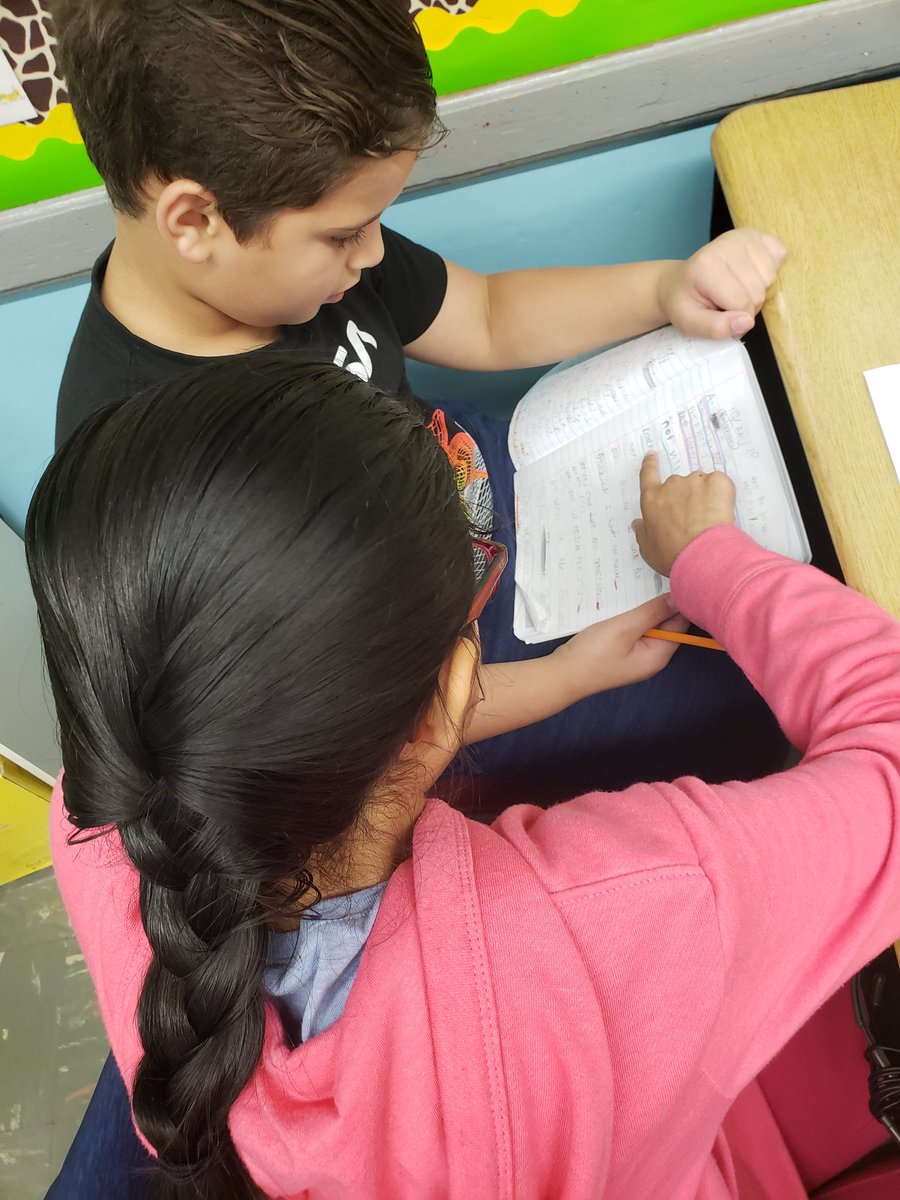 nkbrown3's tweet photo. Miss Brown is NOT the only source for valuable feedback. Peer revising and editing our narratives earlier this week 🙂✏ #lncproud #edisonk12 #teamwork https://t.co/exjOppfHzs