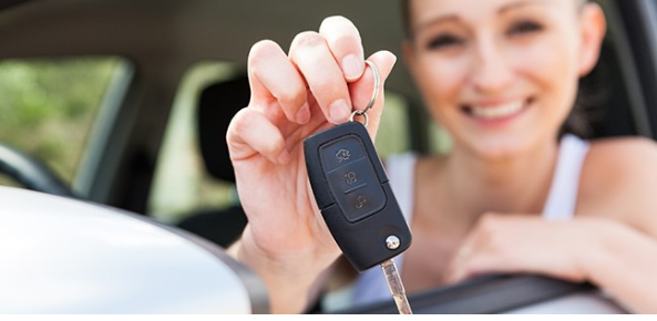 OccasionsAngelo's tweet photo. Vous êtes un jeune conducteur ou une jeune conductrice et vous avez un peu d’appréhension ? Ne paniquez pas, nous vous donnons des astuces pour faire attention sur la route !  https://t.co/daV04c9XBC https://t.co/4JdiyAgvK6