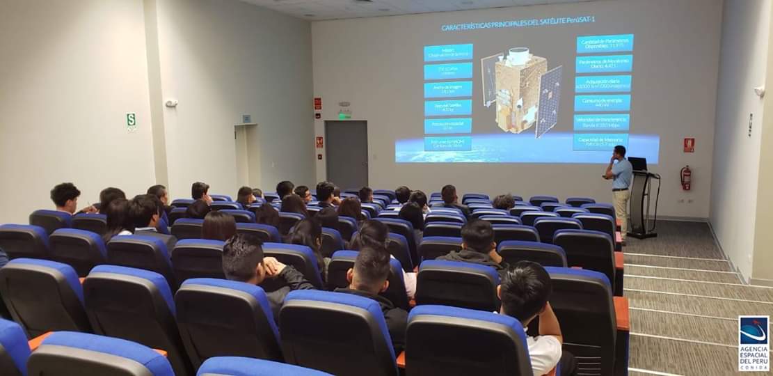 A_Espacial_Peru's tweet photo. Alumnos de la Universidad César Vallejo visitaron las instalaciones del #CNOIS para conocer el trabajo que se realiza en los módulos de operaciones del Satélite peruano #PerúSAT-1.

#AgenciaEspacialdelPerú, ciencia y tecnología espacial para el desarrollo. https://t.co/V57HoRo9h4
