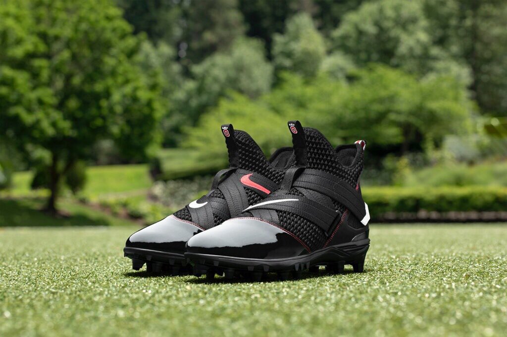 lebron soldier 11 cleats