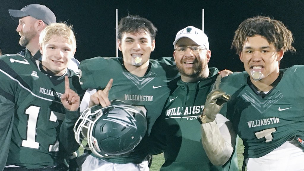 bigbern28's tweet image. It was a good day 31-7 Hornets @Wmstonfootball @MHSAA #Back2Back District champs !!! #Run2Win