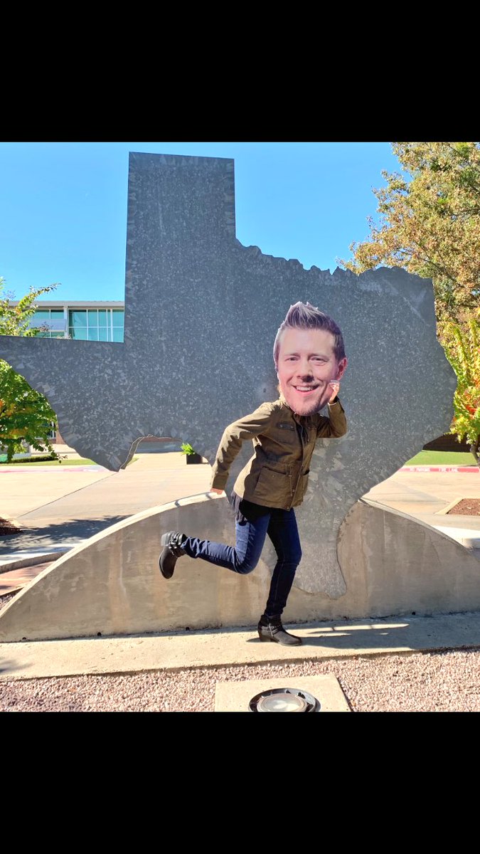 YeehawLisa's tweet photo. .@urbangirl972 and I may not have been able to get a pic with @Raderator and our giant Danny Rader head in Little Rock on his birthday, but we sure had fun on the drive back to TX!  HEADed to Dallas now! #FlatDanley https://t.co/oGagPqqsSw