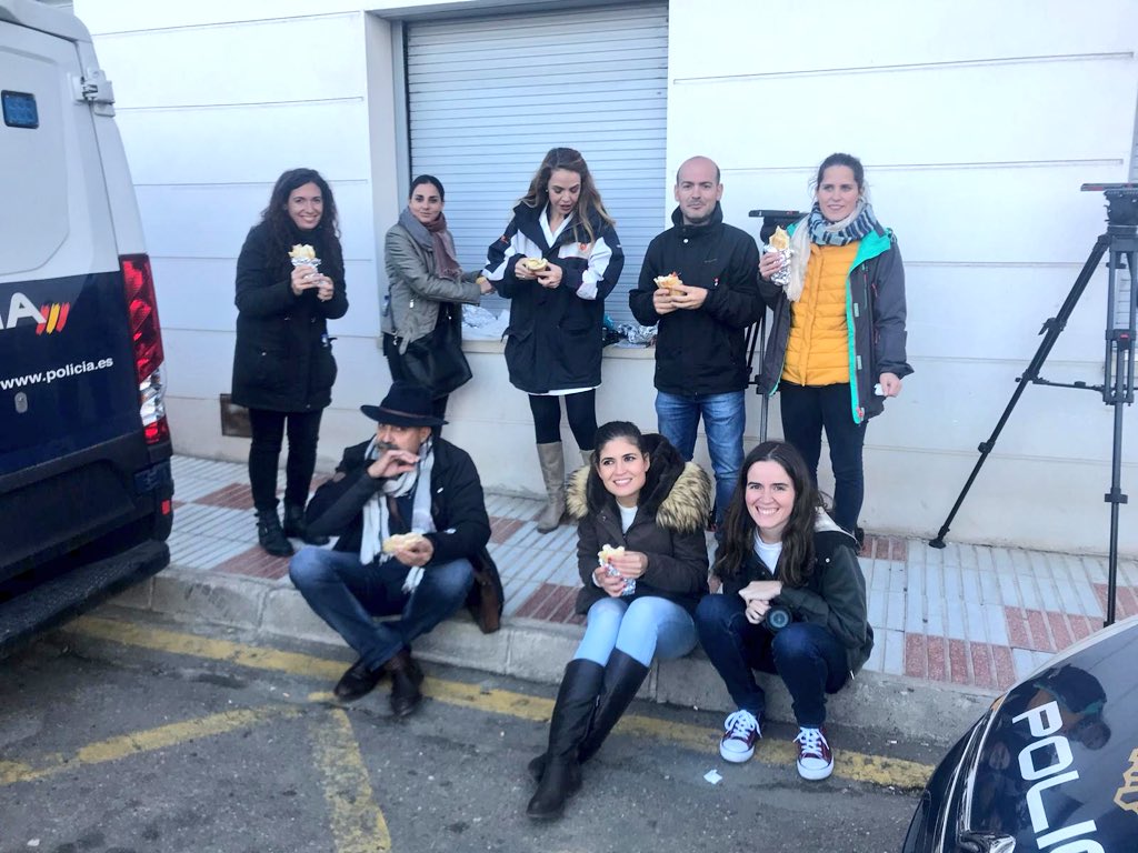 Gente que se busca la vida en las guardias <a href="/Marga_Eusebio/">Margarita Eusebio</a> <a href="/_Mercedesnu83/">Mercedes Núñez</a> <a href="/lidiaggarcia/">lidia gutiérrez</a> @EstrellaDD105 <a href="/hachebenitez/">~ Hache || inimia Comunica ~</a> <a href="/inimiaComunica/">inimia Comunica</a> #Ramon_TVE #Arely <a href="/informativost5/">Informativos Telecinco</a> <a href="/A3Noticias/">Antena 3 Noticias</a> <a href="/cextremadura/">Canal Extremadura</a> <a href="/hoyextremadura/">Diario HOY</a> #Noticias #directos #news #live #TV