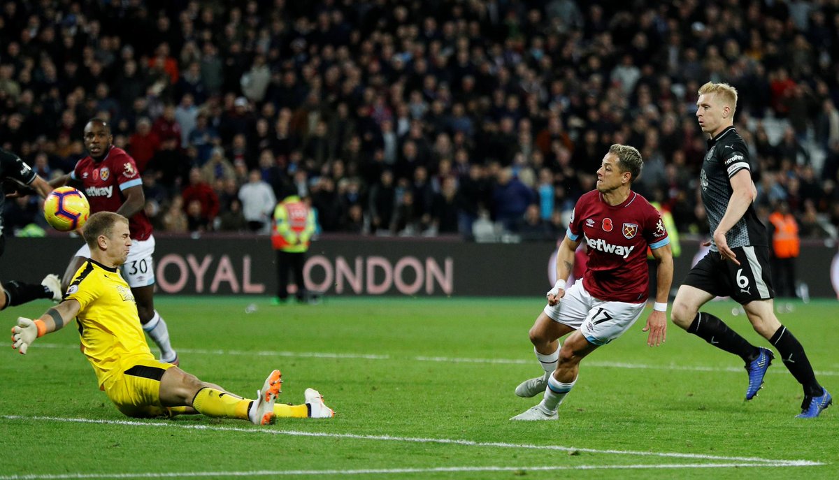 Chicharito anotó ante el Burnley