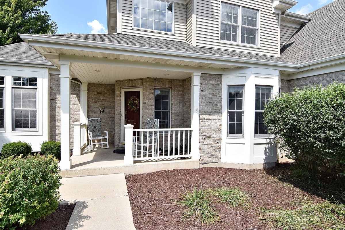 This is open house weekend  at this beautifully maintained home in west Geneva. Stop by Saturday from 11 -1 or Sunday, 1-3.  You will fall in love with this one!  #pattirambo #miscellarealest #moverightin 
(link: miscella.com/IDX/0N662-W-WE…) 
miscella.com/IDX/0N662-W-WE…