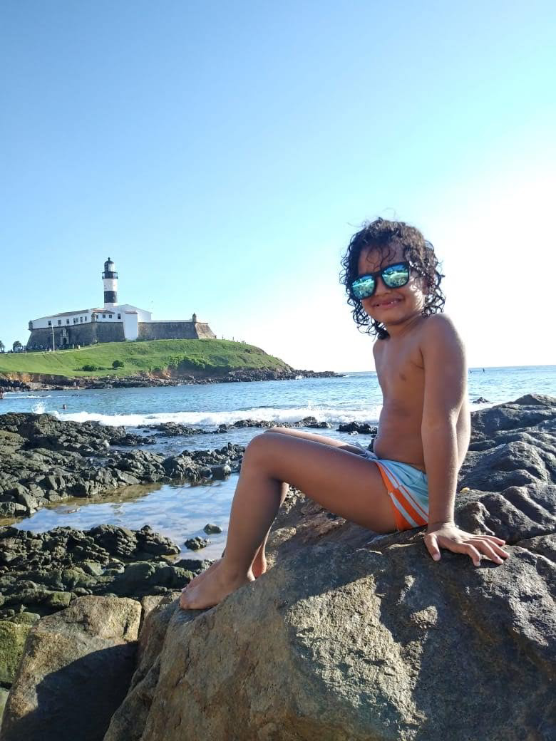 #falabrasil meu filho Enzo na manhã de Salvador Bahia praia do Porto da Barra!