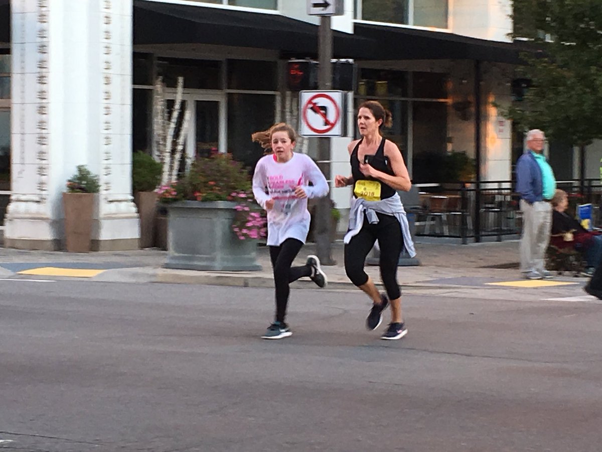 KATVNews's tweet photo. Go runners go! #KATVPink https://t.co/9cy1iR3Njg