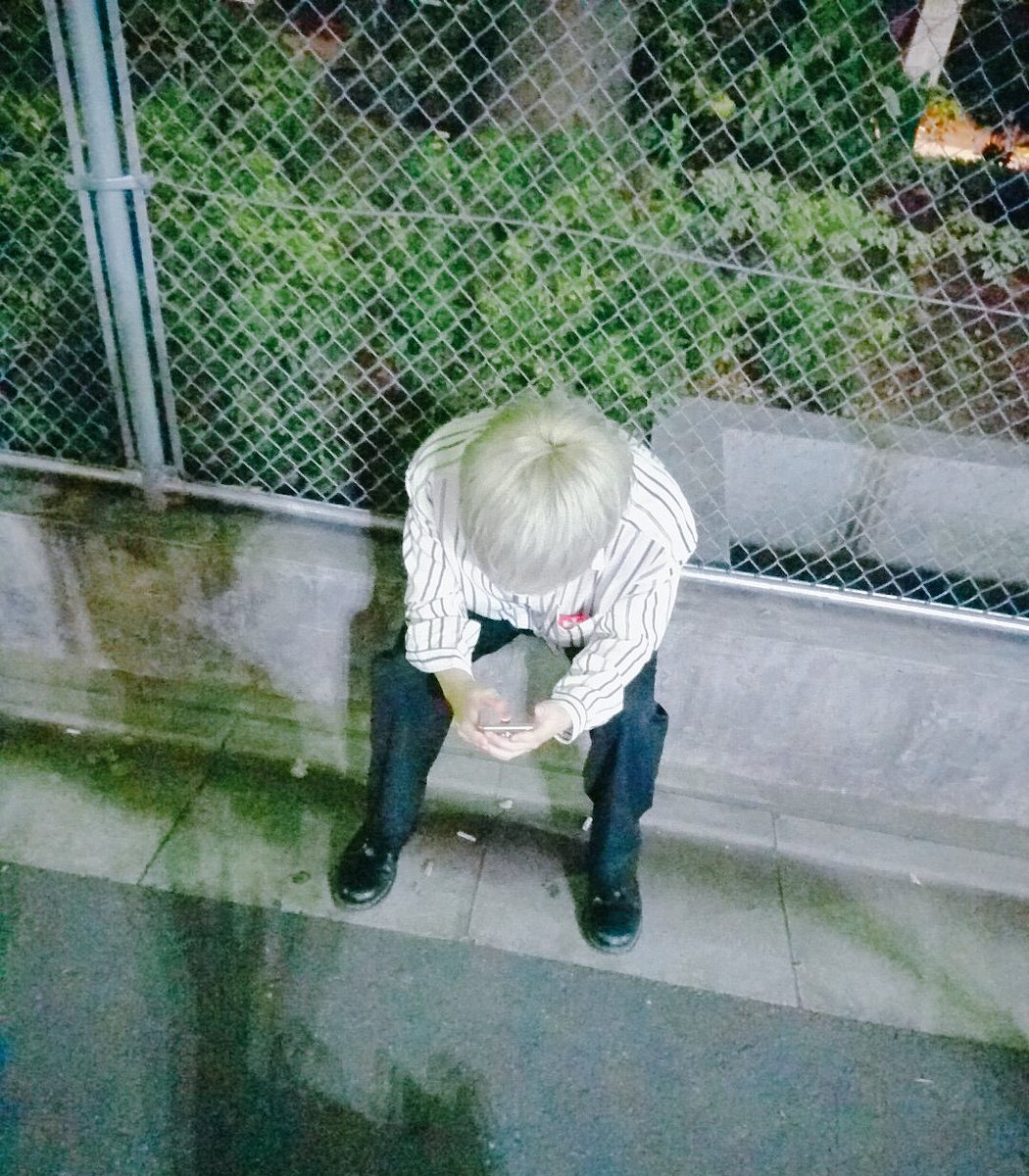 m__ugi04's tweet photo. 白髪彼氏どうですか、、、ひろいませんか、、 https://t.co/Dl3KKg7L46