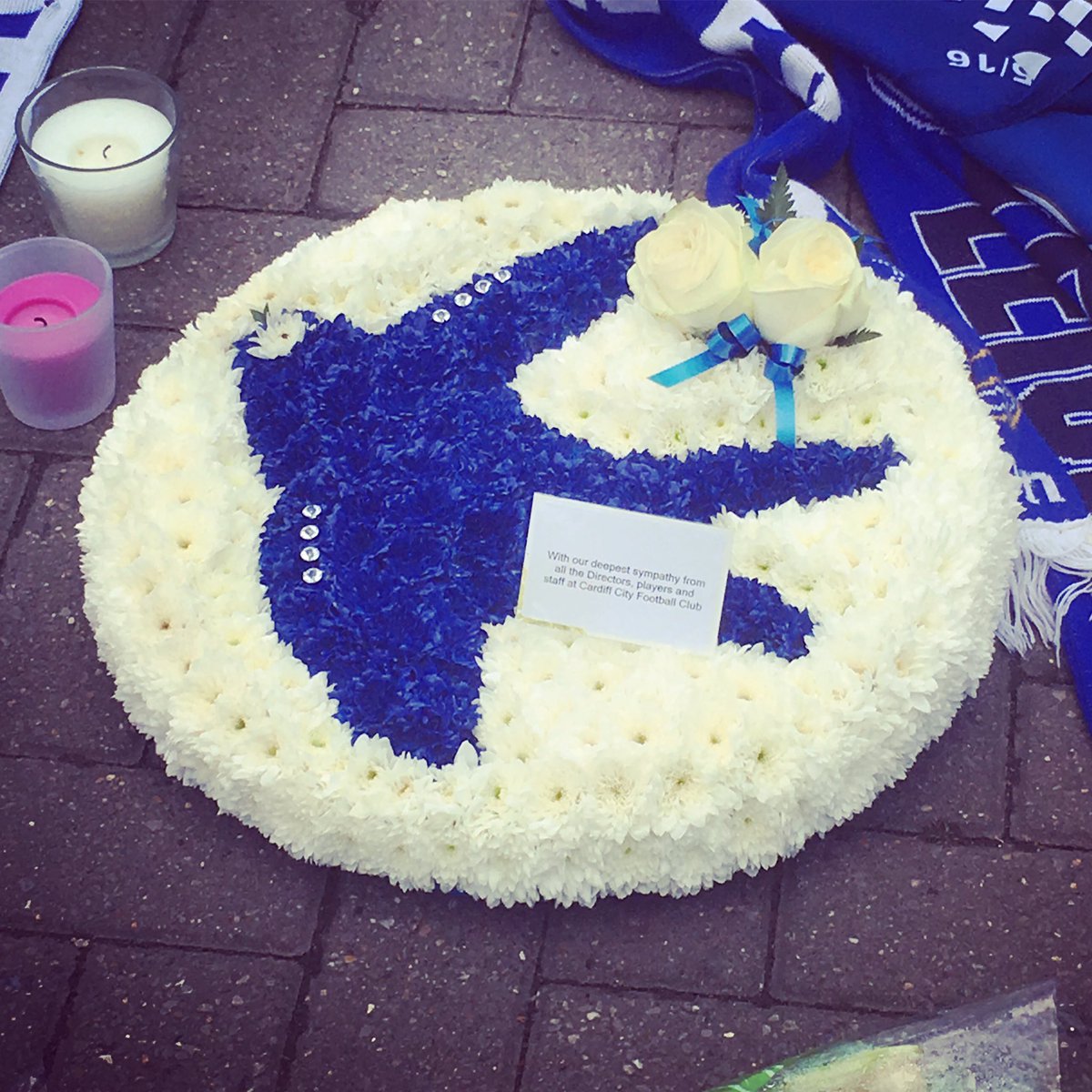Leigh984's tweet photo. Today we are all #FoxesTogether @LCFC @CardiffCityFC @premierleague #CarLei @OwynnPA @BBCLeicester @BBCRLSport @StringerSport https://t.co/6svs1YBTTc