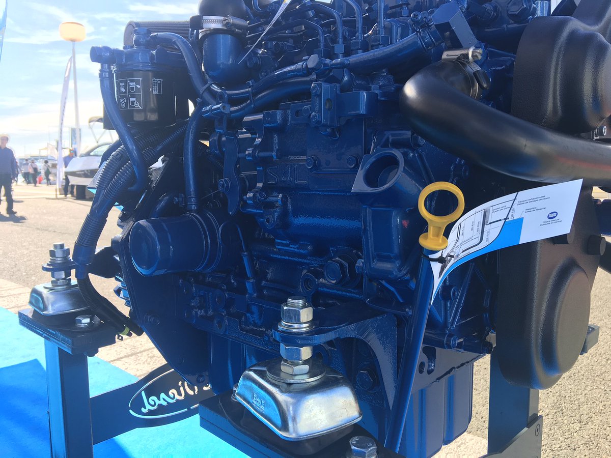 DavidMedialdeaF's tweet image. La nueva versión del Mini-55 consta de silent-blocks, nueva disposición de la varilla del aceite, protector de correas, filtro de aire con elemento filtrante desmontable, y más detalles que podrás ver en directo en nuestro stand del @VLCBoatShow