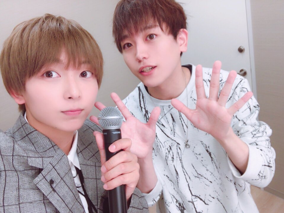 fude_sakigake's tweet photo. アルクラファン感謝イベント、
お越し下さった皆様ありがとうございました！
そしていつも支えてくださっている皆様本当にありがとうございます。
メンバーのみんな、ファンの皆様と過ごせたこの時間はとても幸せでした。
ずっとずっと大切で大好きな場所です！！
#アルクラファンイベ https://t.co/sdIaPffrZi