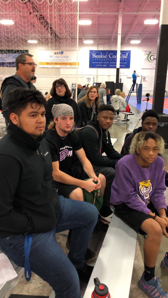 BDBoysVB's tweet image. Giants @TheAcademy this morning for men’s volleyball college showcase. High school pre-season work starts now! #back2basics #bigswings