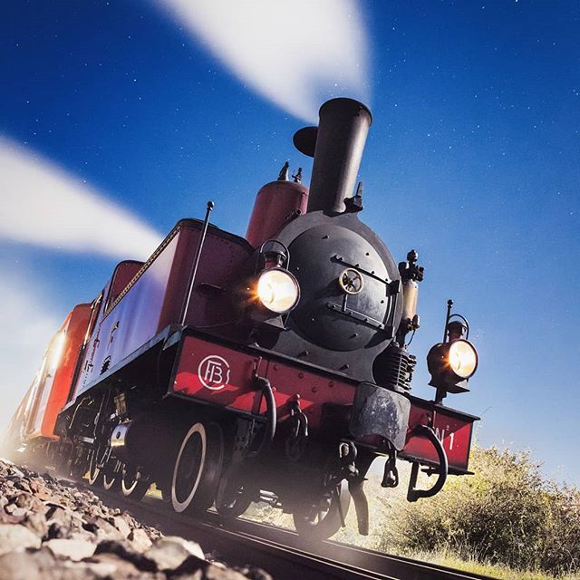 360Bees's tweet image. Hello le train ! Vous ne rêvez pas, je vous propose un voyage dans le temps avec cette photographie prise de nuit lors d'un mariage (mémorable ❤️) en Baie de Somme. Sa majesté le train de la Baie de Somme ne laisse jamais indifférent quiconque aura trave… ift.tt/2F1ww2C