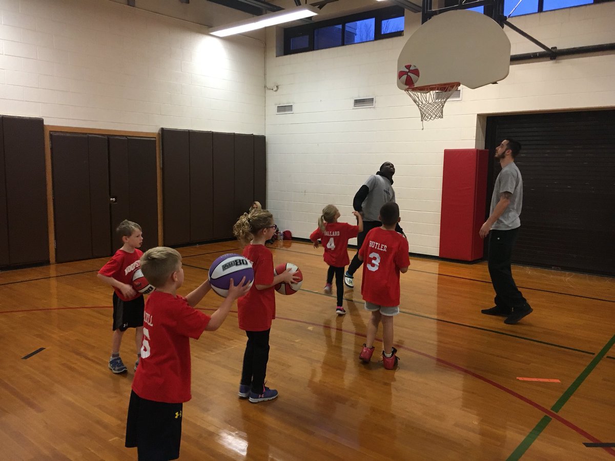 CoachBPThompson's tweet photo. This morning @RoosHoops got to hang out with the Canton Hoopsters at Banford Elementary. Thanks so much for having us! #RoosInTheCommunity #GentlemenStudentAthletes https://t.co/UsXKOj9Voj