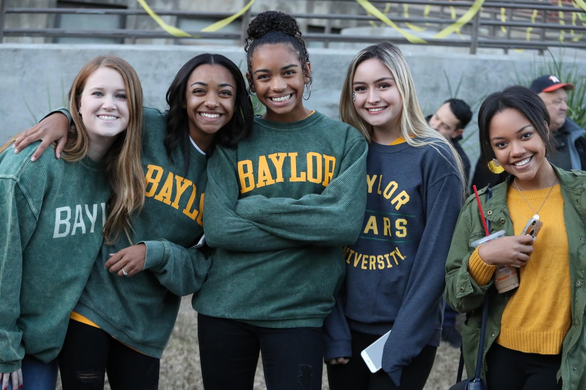 Baylor's tweet photo. So many #BaylorFamily reunions this morning. 😍 #BaylorHomecoming https://t.co/RsMmYGrHVe
