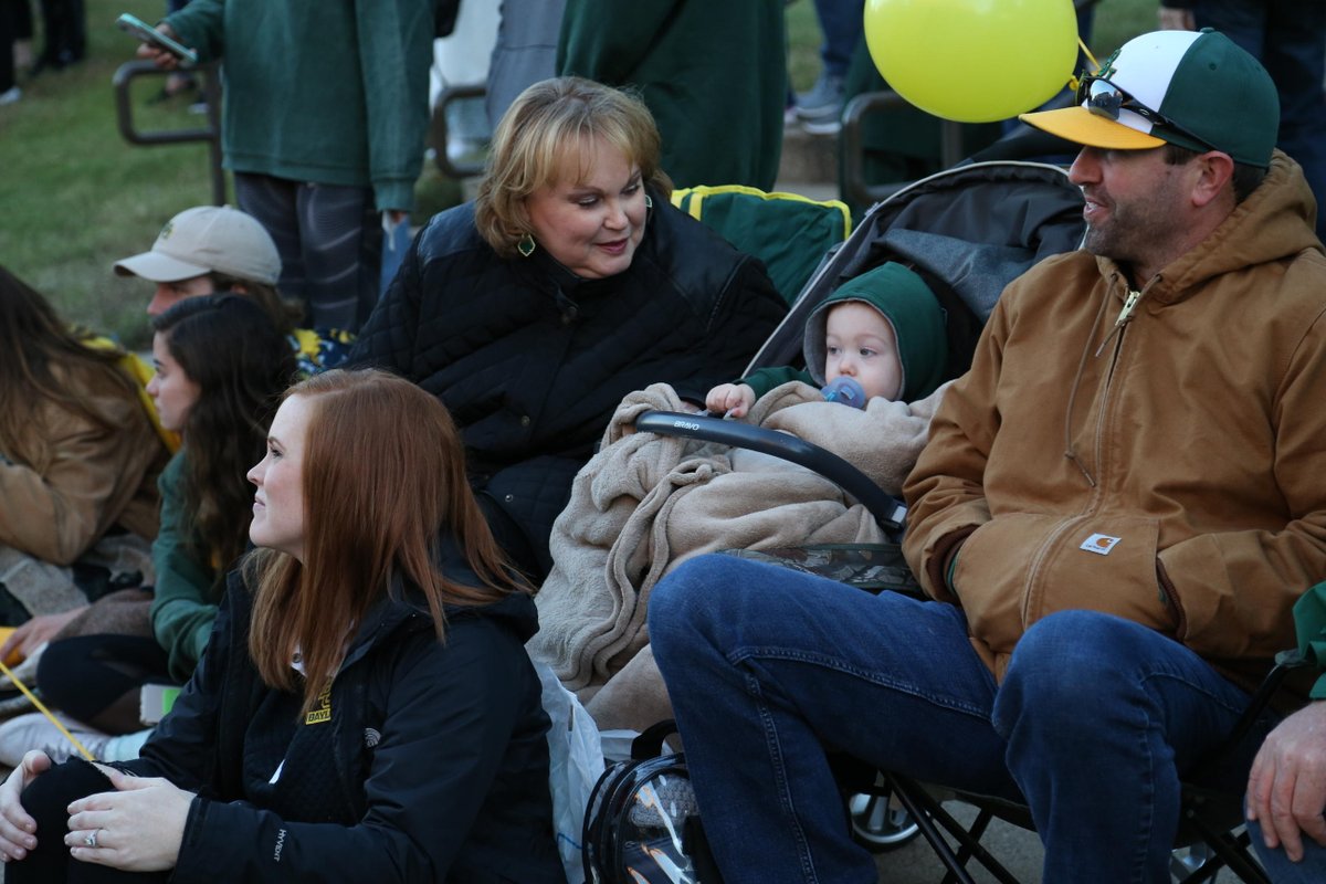 Baylor's tweet photo. So many #BaylorFamily reunions this morning. 😍 #BaylorHomecoming https://t.co/RsMmYGrHVe