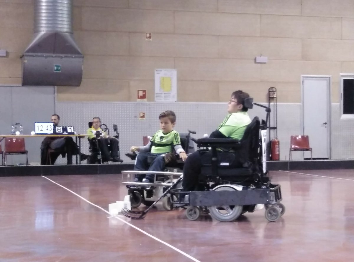 DracsHSRE's tweet photo. 🔴🎥 En Directe: XX Memorial Bruno Frattini

#Torneo di Powerchair hockey 3-4 noviembre 2018

▪️Tercer partit de la competició: Blue Devils Genova 🆚 DRACS CEA
⬇️⬇️⬇️⬇️
https://t.co/2YELaotRlo https://t.co/hkQ0lWmDwd