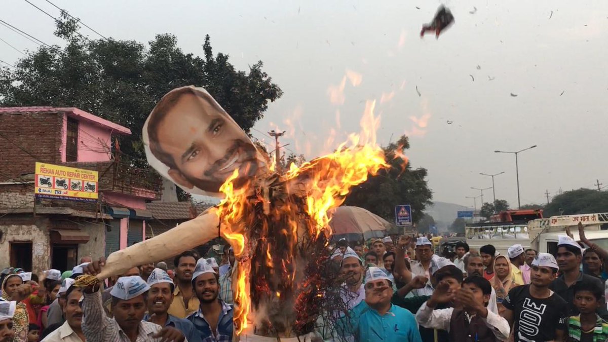 prabhakarg_aap's tweet image. आम आदमी पार्टी दक्षिणी दिल्ली द्वारा राघव चड्ढा जी के आवाहन पर दक्षिणी दिल्ली की हर विधानसभा में भाजपा द्वारा उत्तर भारतीयों पर किये गए हमलो और बयान बाजी के खिलाफ प्रदर्शन।