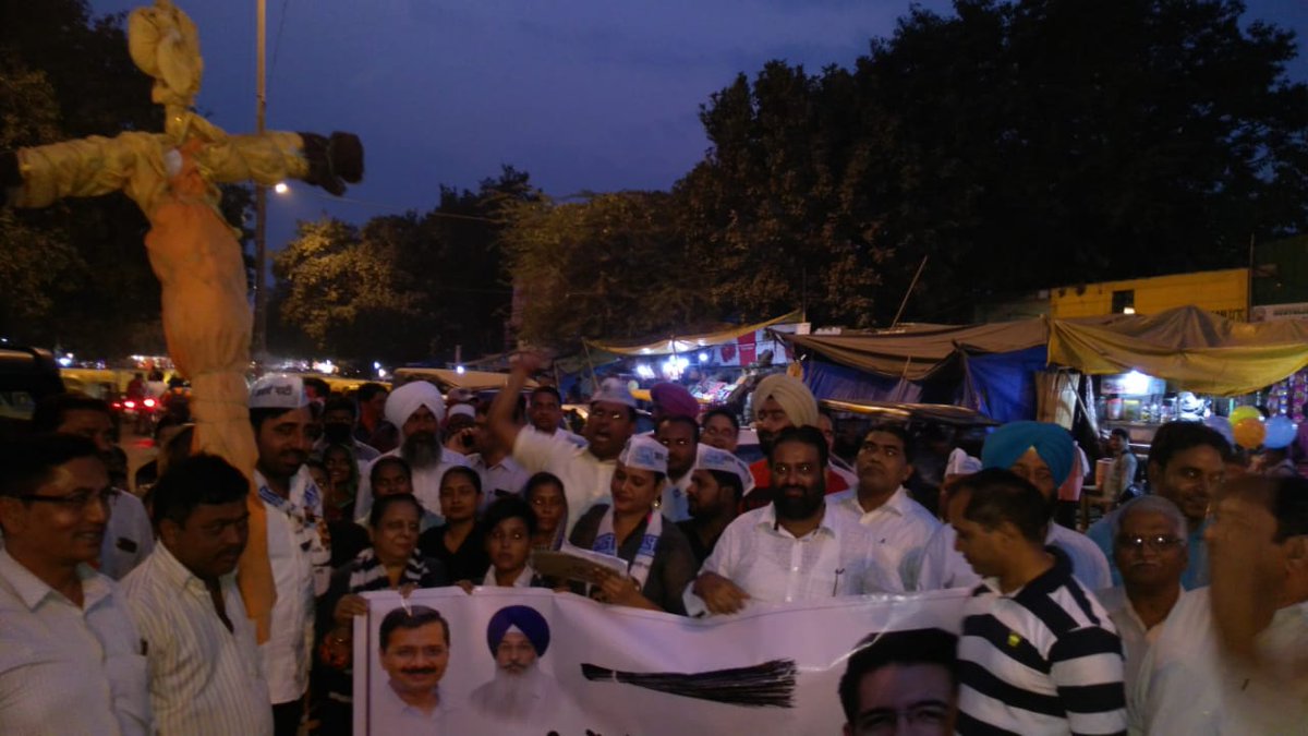prabhakarg_aap's tweet image. आम आदमी पार्टी दक्षिणी दिल्ली द्वारा राघव चड्ढा जी के आवाहन पर दक्षिणी दिल्ली की हर विधानसभा में भाजपा द्वारा उत्तर भारतीयों पर किये गए हमलो और बयान बाजी के खिलाफ प्रदर्शन।