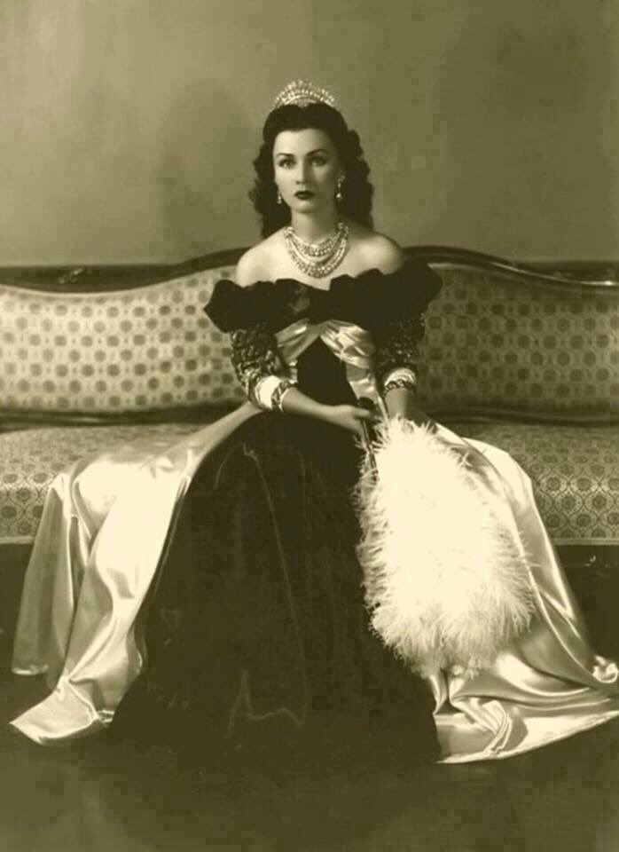 mariadicuonzo1's tweet image. Non si smette di avere considerazione di una gemma solo perché se ne ha una più grande 

#citando #MarieBrennan a #CasaLettori 
@CasaLettori 

#historicalpic #Fawzia la principessa egiziana che diventò regina dell&apos;#Iran 
#photography