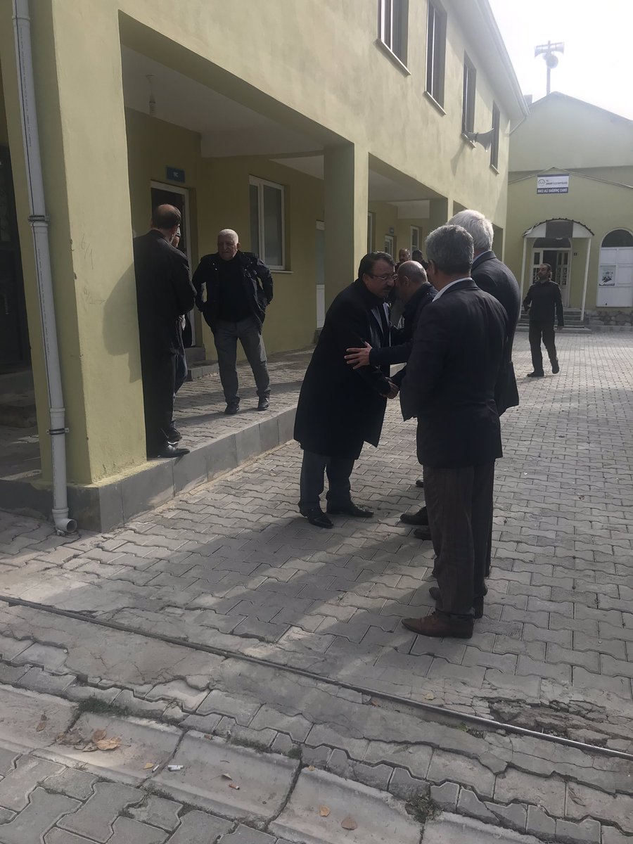 EAsireti's tweet photo. AŞİRET reisimiz @MEHMETSALHZBEK1 Aşiret mensup ile #Edremit ilçemizin #Süphan mahal #xalilan Aşireti #Tomay Ailesi ve yine #Süphan mahal #sağdinç Ailesine taziye ziyaretinde blndlr . Merhumları allah rahmet eylesin mekanları cennet olsun.@kayhantoglu @ak_catak @erkankandemir https://t.co/0NXU7pTtIp