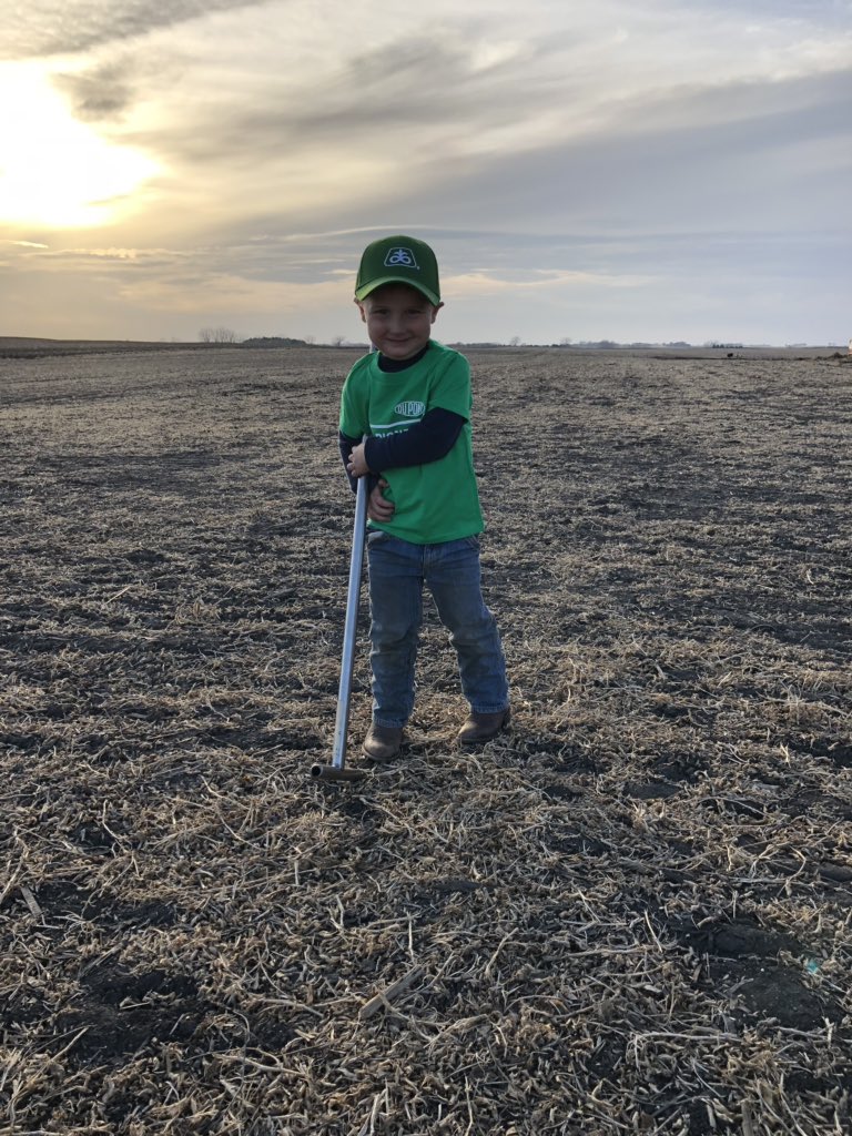 GroAgMN's tweet photo. Ready to take some Soybean Cyst Nematode samples! Monitoring and managing cyst levels is key. Thanks @UMNExt for sponsoring!  @kruser02 https://t.co/QSmC4MdQOq