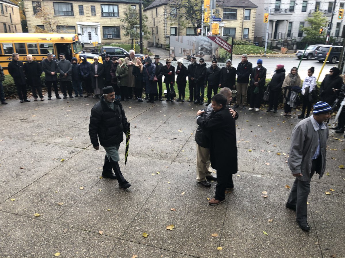 Ken Townsend (@kentownsend) on Twitter photo BREAKING: Members of Toronto’s Muslim community forming Rings Of Peace this morning in solidarity with Jewish community following last week’s attack on Tree of Life Synagogue. <a href="/CityNews/">CityNews (Inactive)</a> <a href="/680NEWS/">CityNews 680 (Inactive)</a> BREAKING: Members of Toronto’s Muslim community forming Rings Of Peace this morning in solidarity with Jewish community following last week’s attack on Tree of Life Synagogue. <a href="/CityNews/">CityNews (Inactive)</a> <a href="/680NEWS/">CityNews 680 (Inactive)</a>
