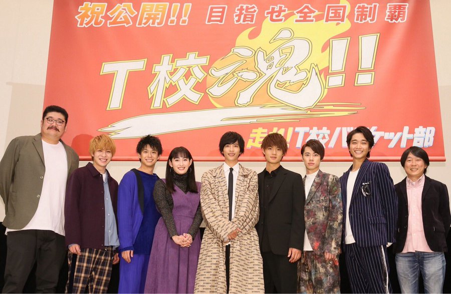dekasugisinsaku's tweet photo. 「走れT校バスケット部！」
11月3日から絶賛上映中！！

何歳だろうが一直線に走り出したらそれはもう青春だ！
(39才　埼玉の巨人)

#T校バスケット部 https://t.co/vMAmPVjSDH