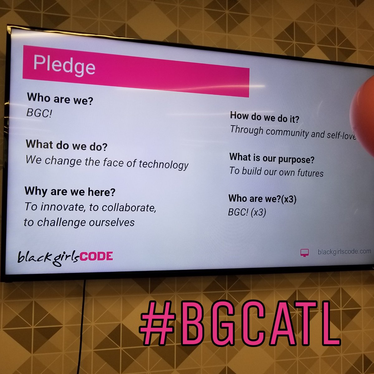 VolunteerBGCATL's tweet photo. Who are we? #BGC !!!!! What do we do? Run this world!!!!
#BlackGirlsCode #Pledge4Future #BGC #BlackGirlsCodeAtlanta #BGCATL #STEM #BGCVirtualReality #VirtualReality https://t.co/V4186FgIHU